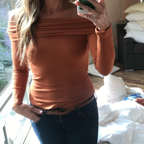Forever 21 off the shoulder top - Picture 1 of 3